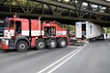 LKW blieb unter Bruecke haengen Koeln Ehrenfeld Innere Kanalstr Hornstr P291